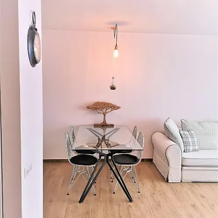 Green Globe Apartment *